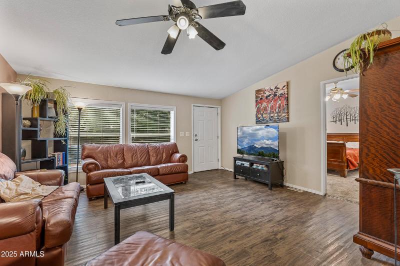 5276 N Thornton Pl-6