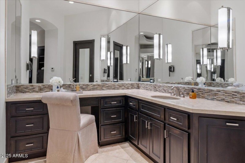 063-Primary Bathroom