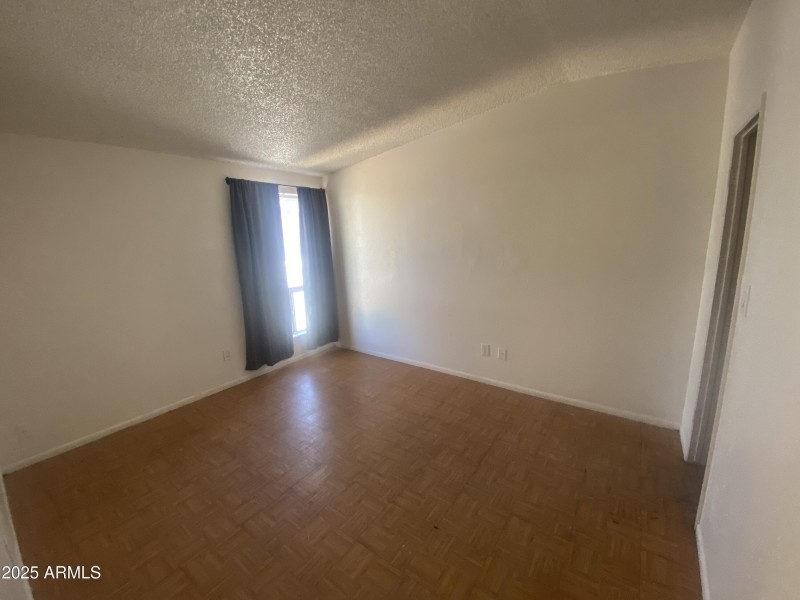 20250820_164319671_iOS