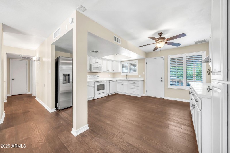 3821 W Danbury Dr-7