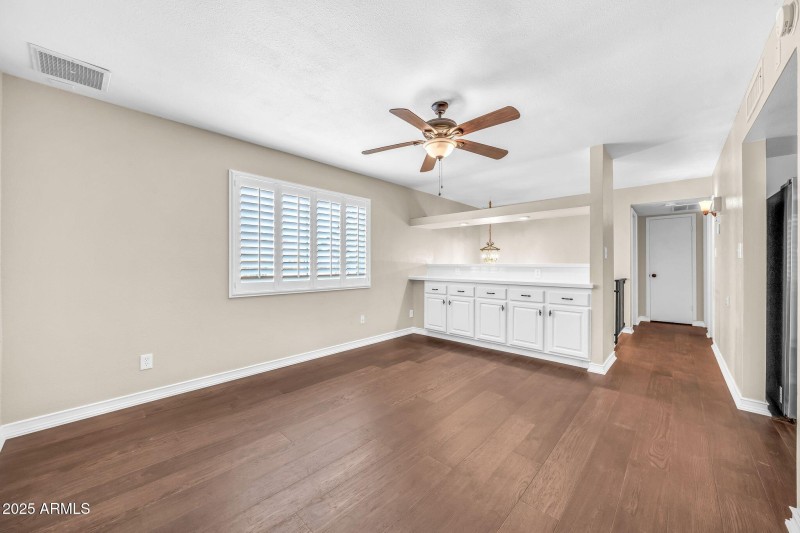 3821 W Danbury Dr-8