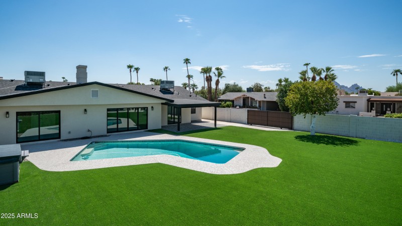 8302 E. Lincoln Dr-60