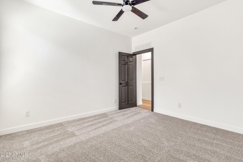 2237 W Agrarian Hills Dr-32