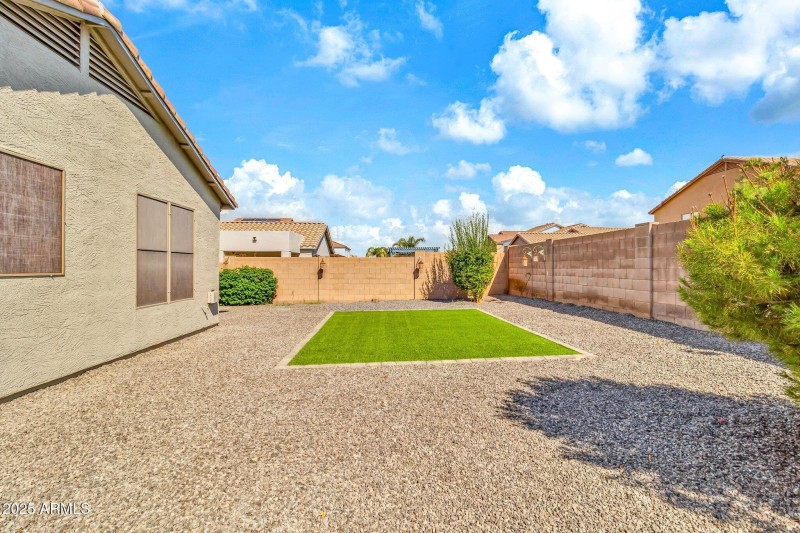 2237 W Agrarian Hills Dr-34