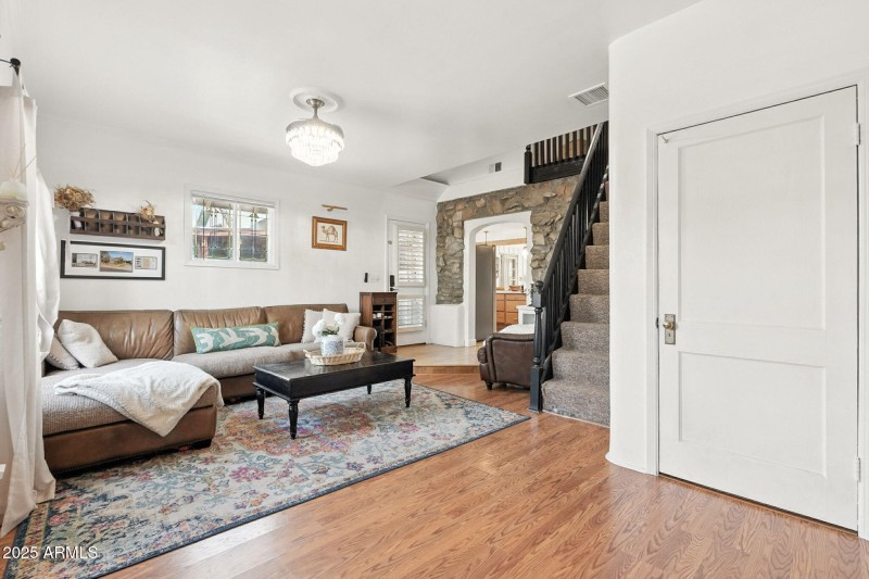 12-web-or-mls-Holly-12