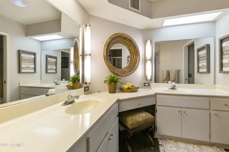 Primary suite bath