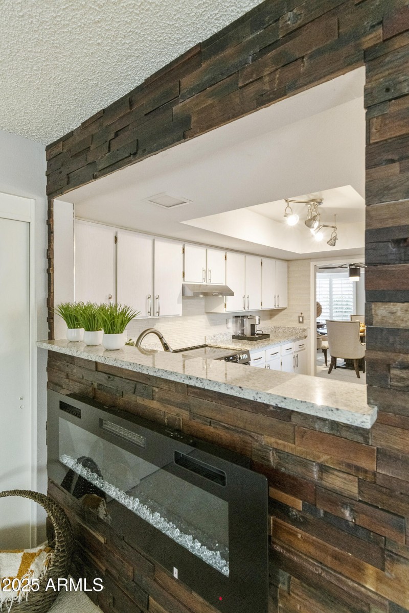 Kitchen serving bar