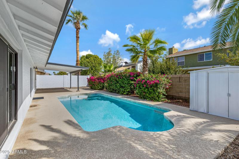 1527 E Bell De Mar Dr-25