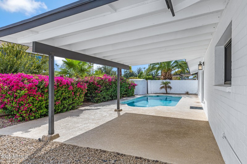 1527 E Bell De Mar Dr-23