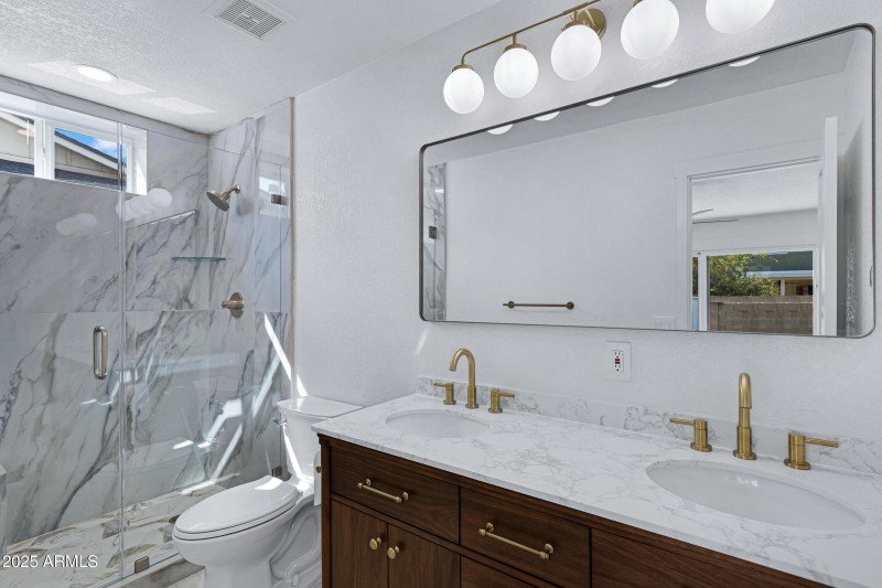 1527 E Bell De Mar Dr-21