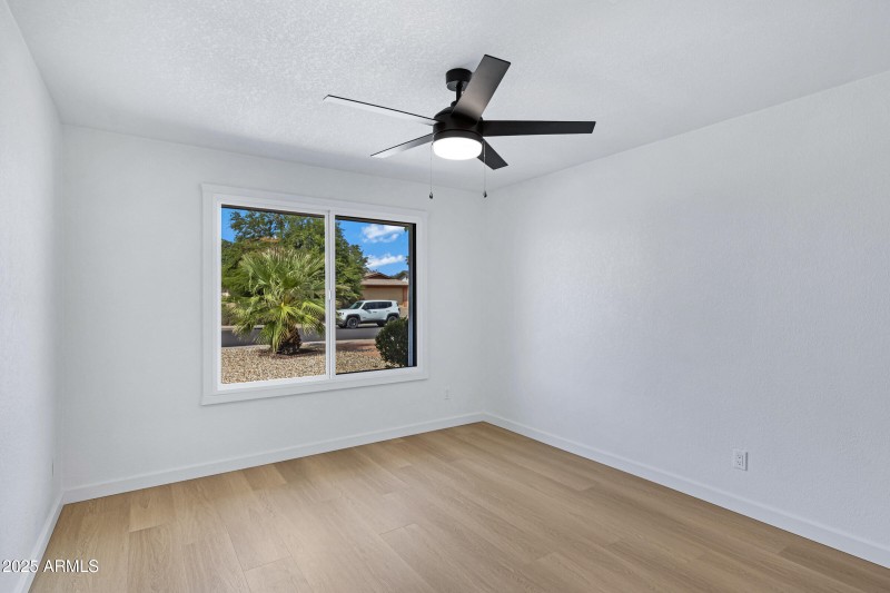 1527 E Bell De Mar Dr-16