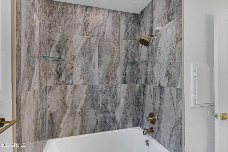 1527 E Bell De Mar Dr-15