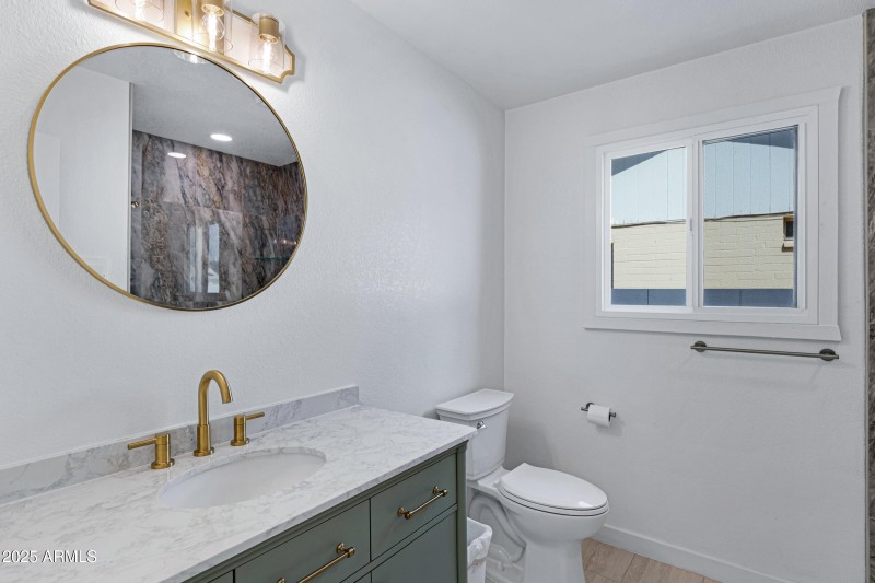 1527 E Bell De Mar Dr-14