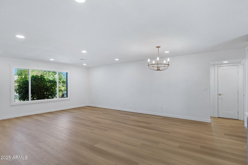 1527 E Bell De Mar Dr-11