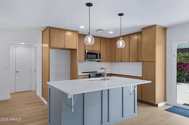 1527 E Bell De Mar Dr-9