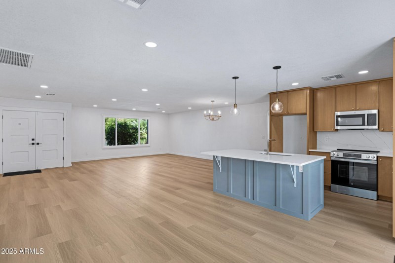 1527 E Bell De Mar Dr-8