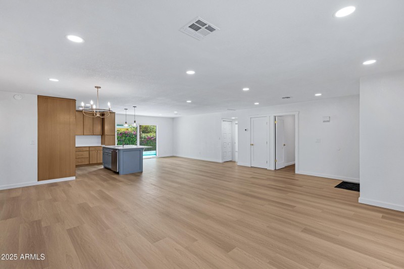 1527 E Bell De Mar Dr-7