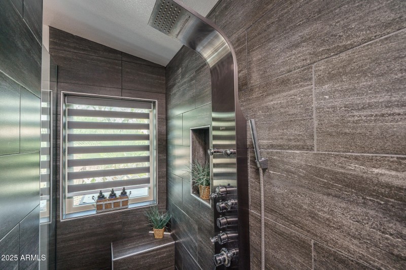 15) PRIMARY SUITE