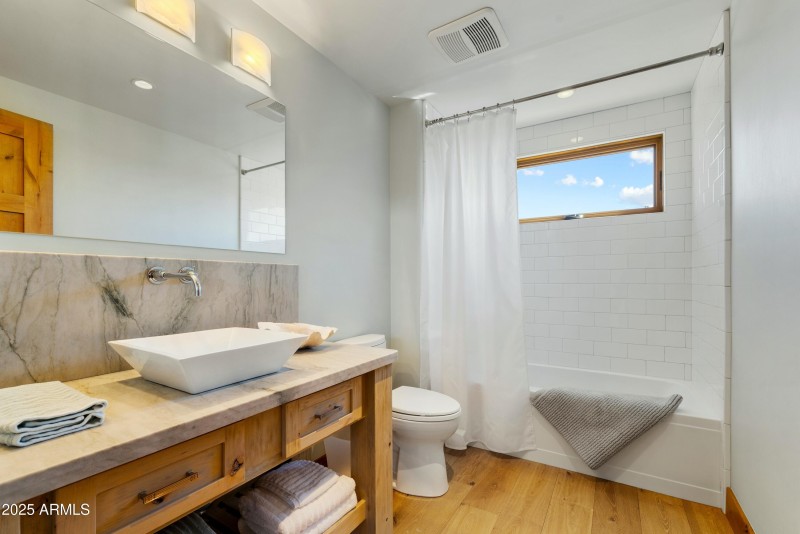 2nd Bedroom full bath