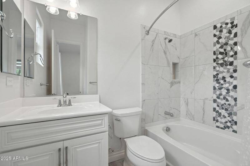 Ensuite bath 2