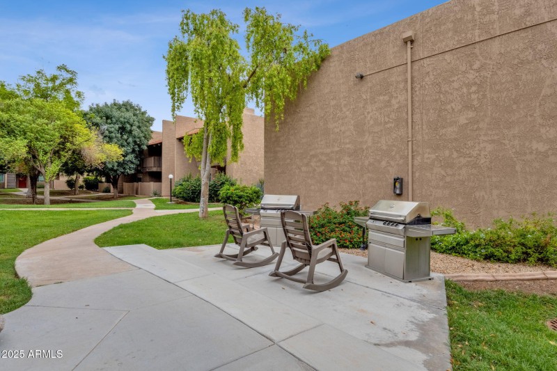 29-web-or-mls-5525-e-thomas-rd-m9