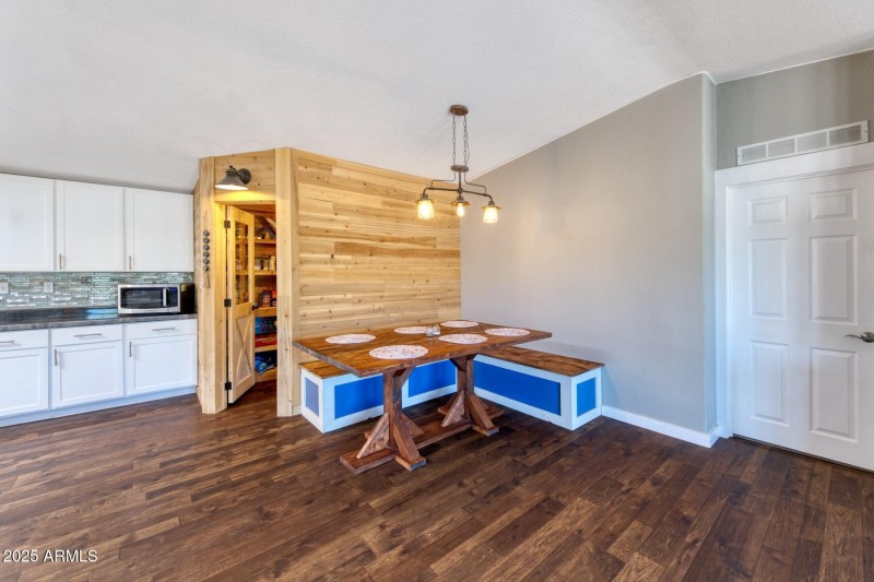 082341-1321 East Morris Lane