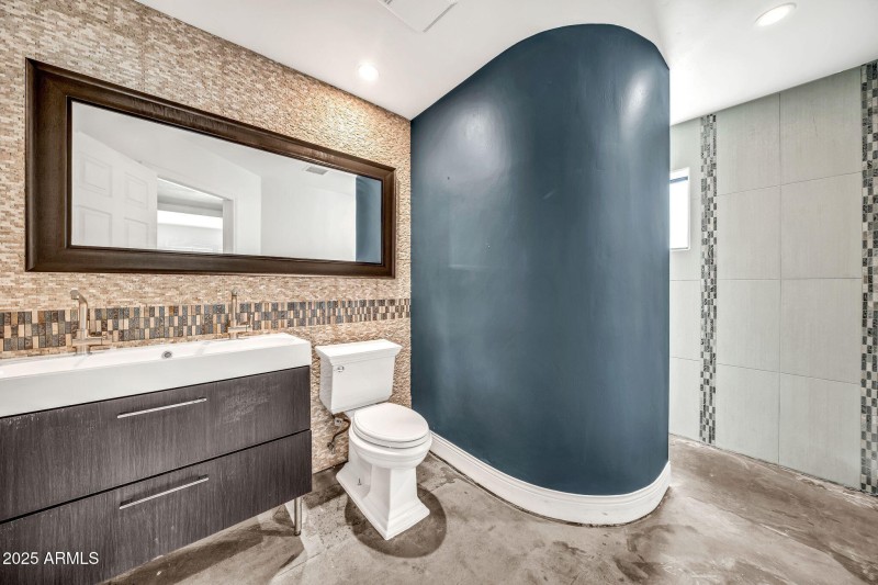 Guest/Hall Shared Bathroom