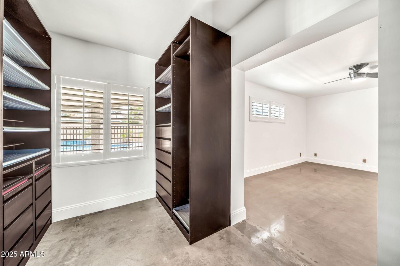 8027 N 58th Ave-24