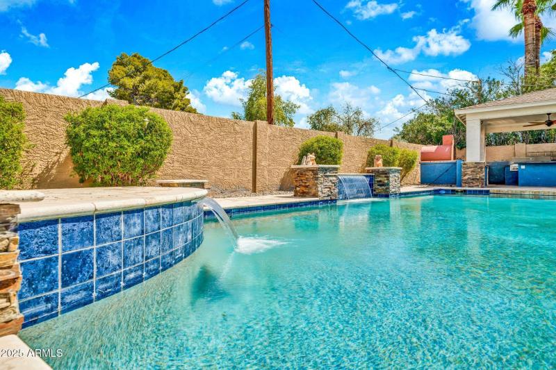 Pool & Water Features