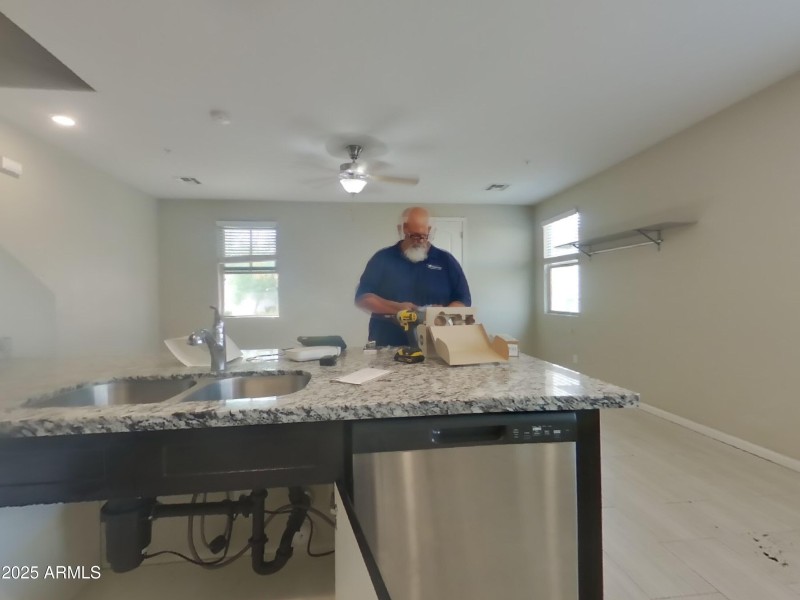 14_pc_QKxwt9WvfN_ZuMOqOwJOV_other_room_x