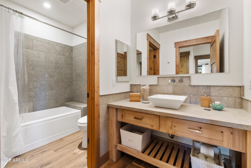 Casita full bath