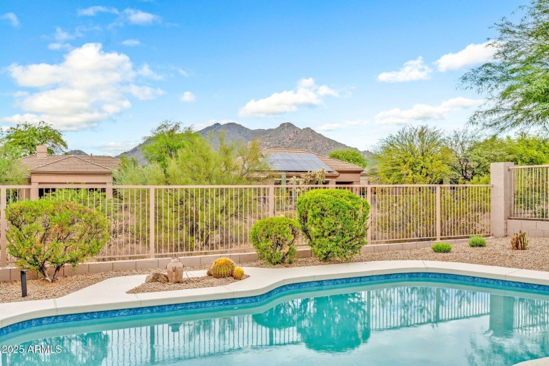 7052 E Eagle Feather-5