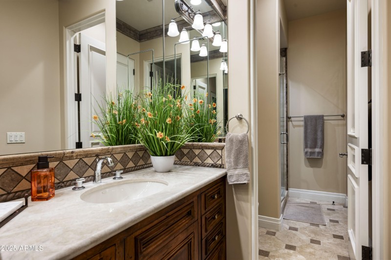 Guest bath 1