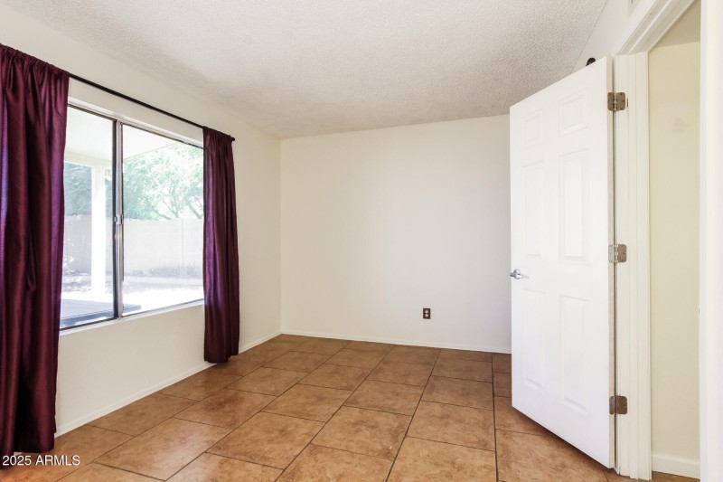 9-photo-Main-Bedroom