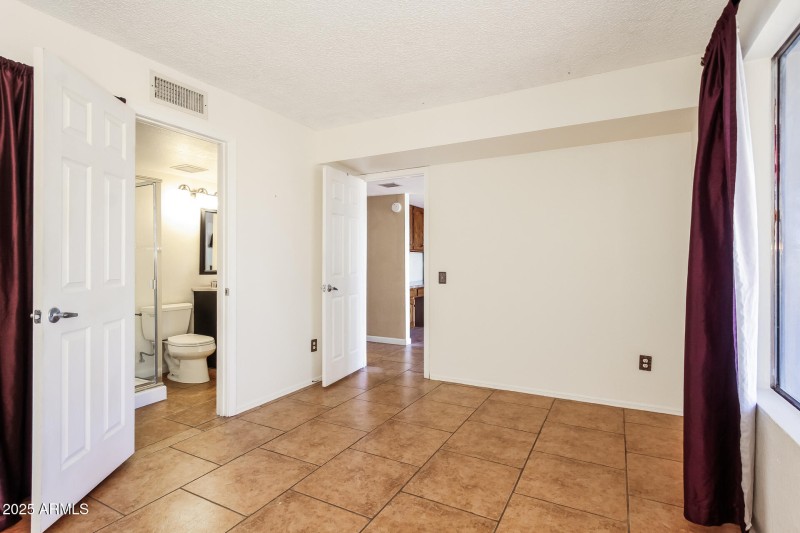 10-photo-Main-Bedroom