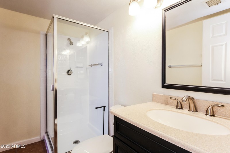 11-photo-Main-Bathroom