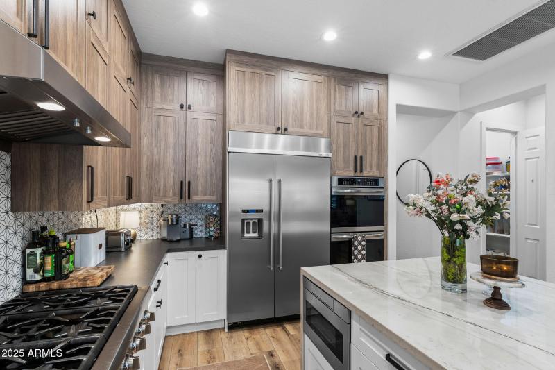 21__4636 E Carriage Ct