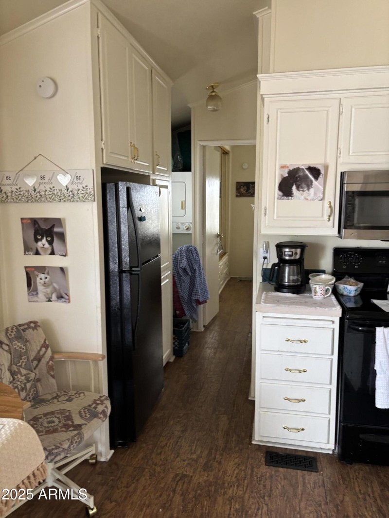 Kitchen/Hall