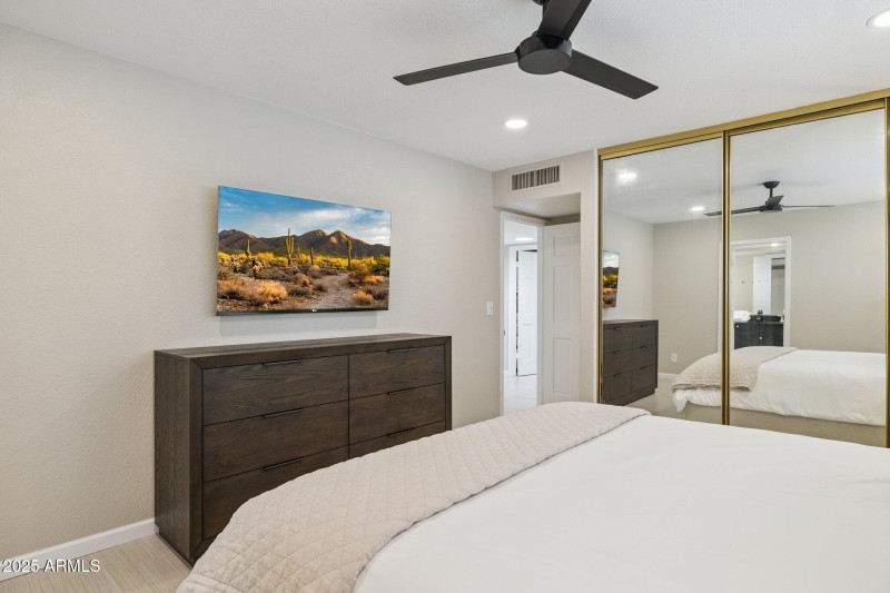 30-web-or-mls-16213-n-63rd-pl