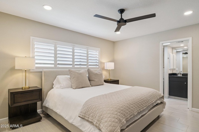 29-web-or-mls-16213-n-63rd-pl