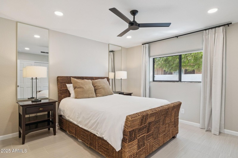 24-web-or-mls-16213-n-63rd-pl