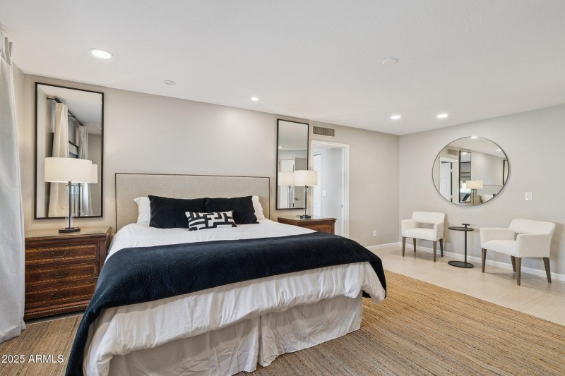 18-web-or-mls-16213-n-63rd-pl