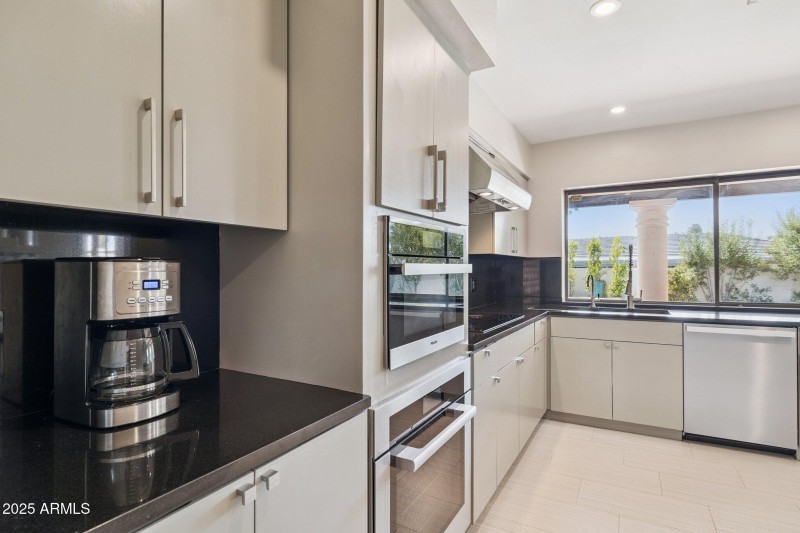 13-web-or-mls-16213-n-63rd-pl