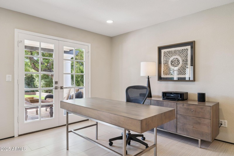 8-web-or-mls-16213-n-63rd-pl