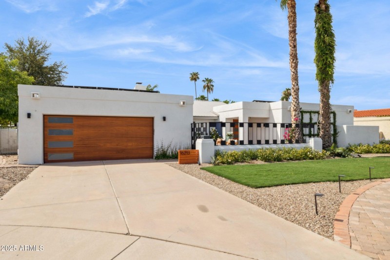 2-web-or-mls-16213-n-63rd-pl