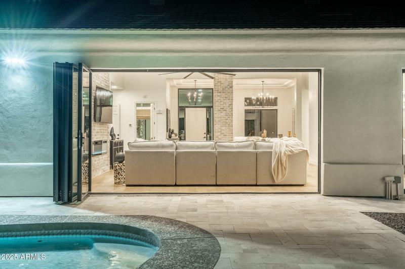 132-web-or-mls-QVB09424-HDR