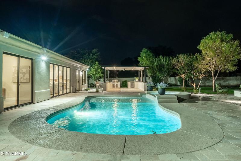 128-web-or-mls-QVB09406-HDR