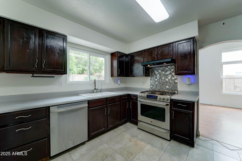 3450 E Glenhaven Dr-8