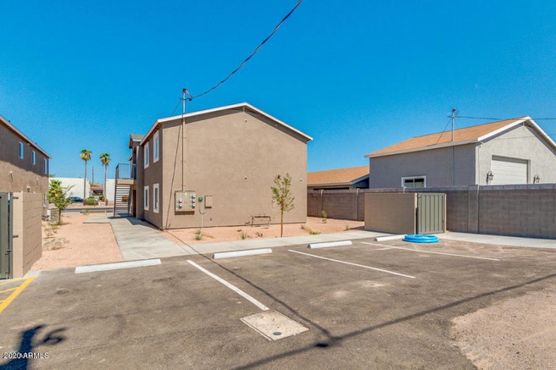 PARKING IN BACK INCLUDES 2 PARKING SPACE