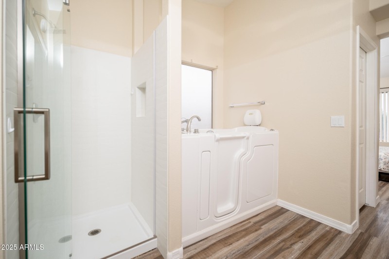 12_Primary-Bath_02